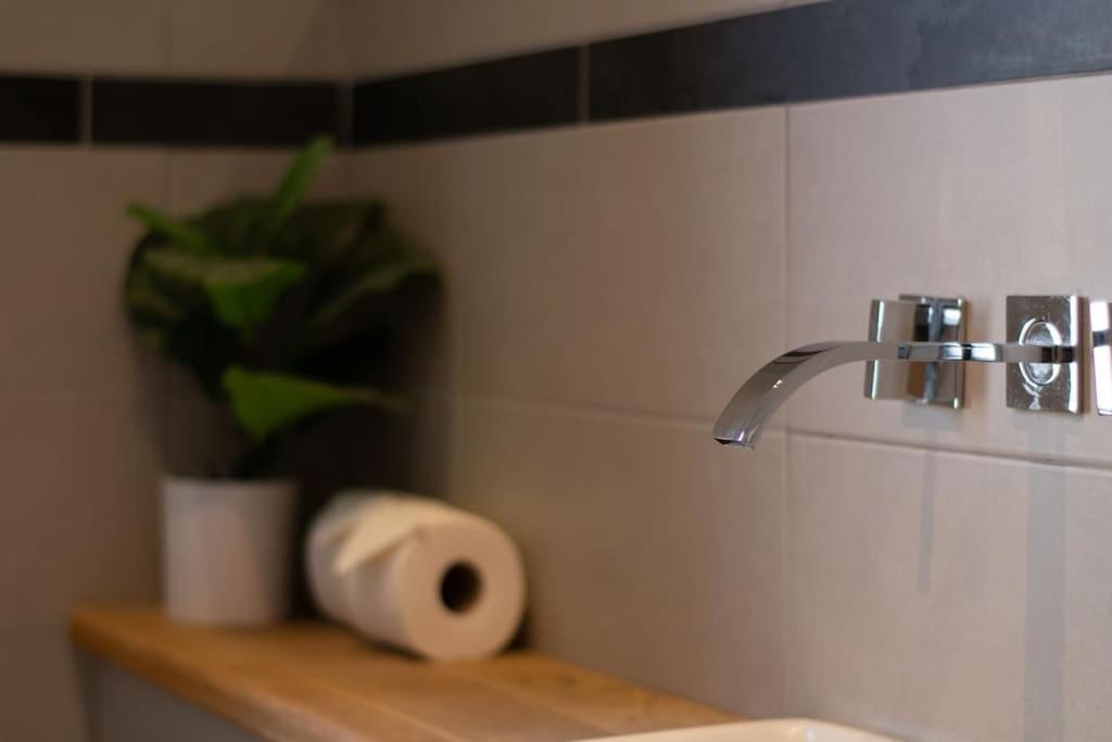 Edge14- Spacious, Stylish And Near The Beach! New Quay Exteriér fotografie
