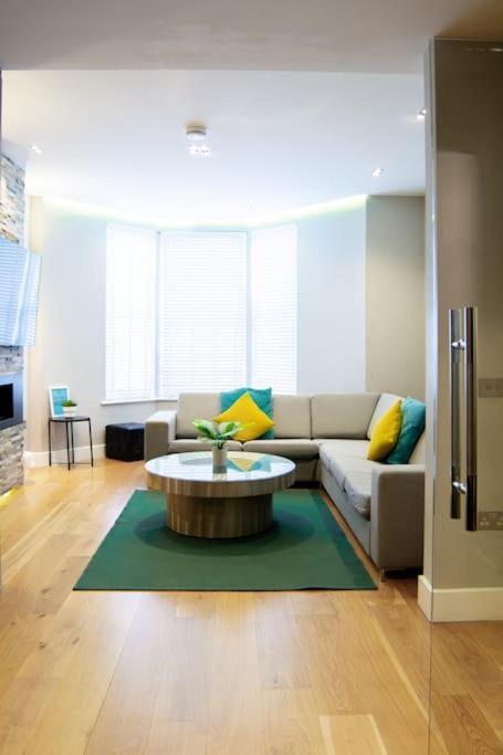 Edge14- Spacious, Stylish And Near The Beach! New Quay Exteriér fotografie