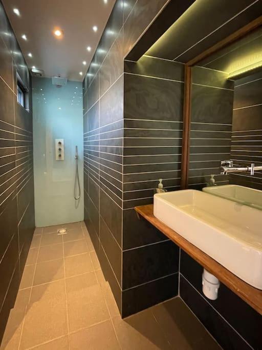 Edge14- Spacious, Stylish And Near The Beach! New Quay Exteriér fotografie
