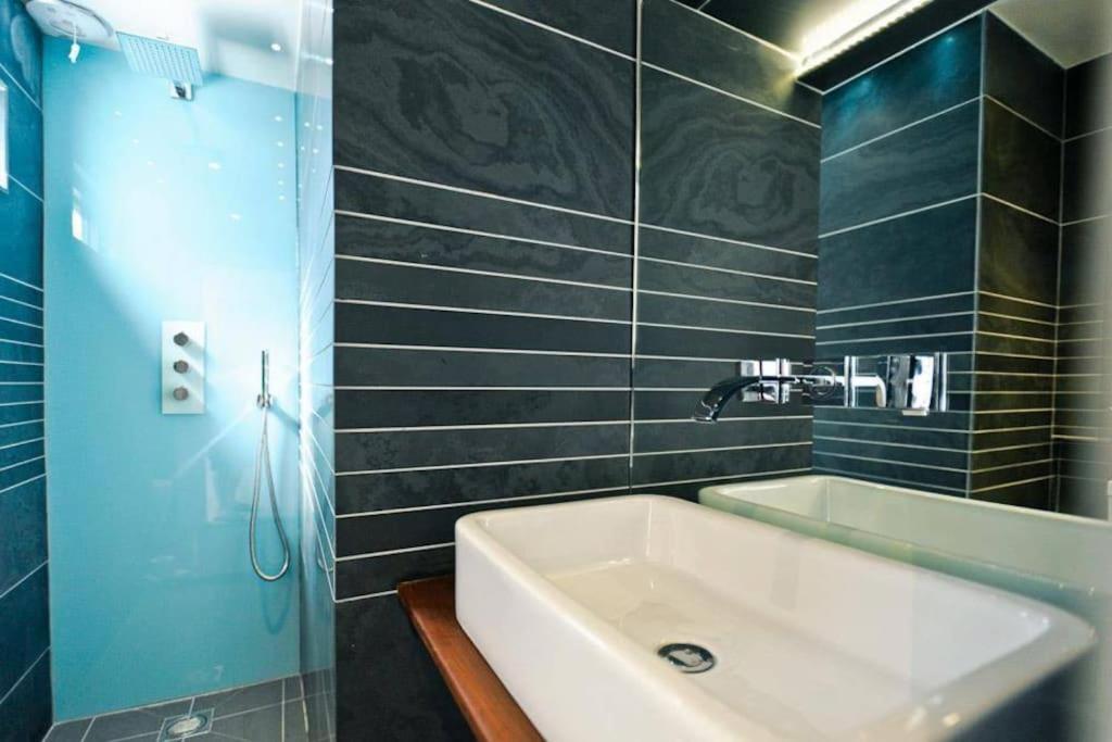 Edge14- Spacious, Stylish And Near The Beach! New Quay Exteriér fotografie