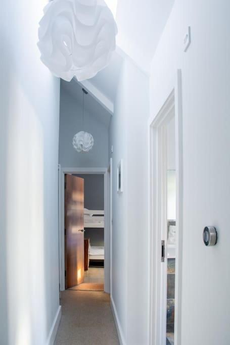 Edge14- Spacious, Stylish And Near The Beach! New Quay Exteriér fotografie